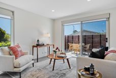 031_Open2view_ID911926-33A_Clydesdale_Avenue (Large)